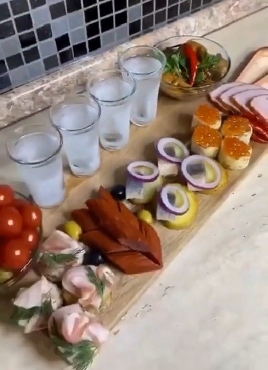 ����������