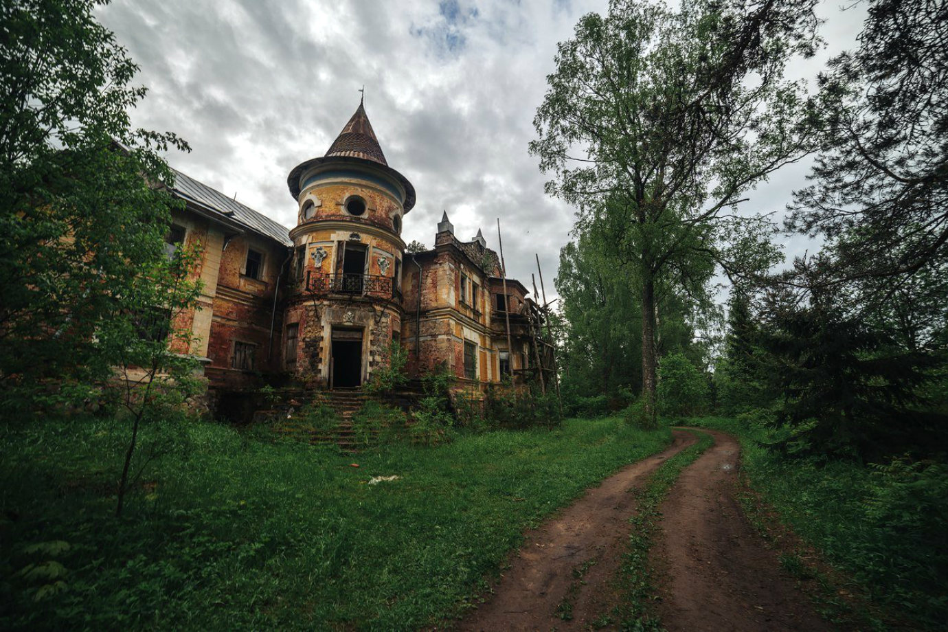 ����������