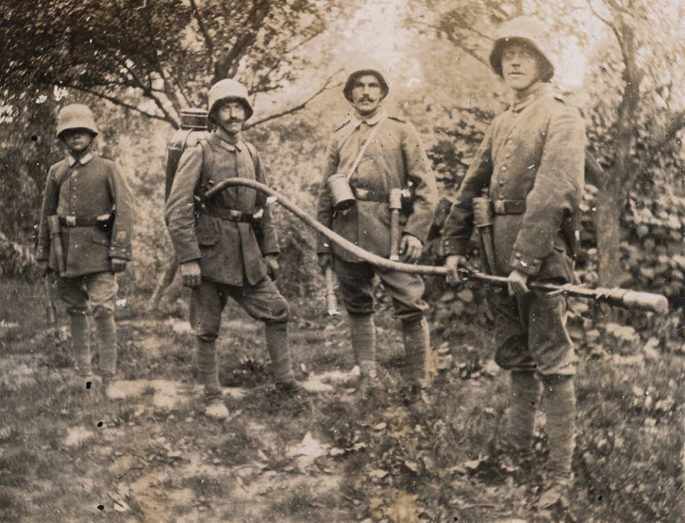 ����������