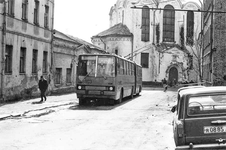 ����������